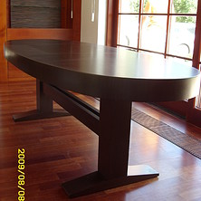 ovális asztal (1)