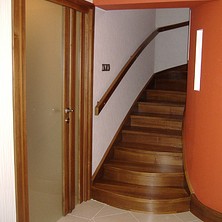 diófa lépcső (2)